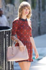 TAYLOR SWIFT Out in New York 1408