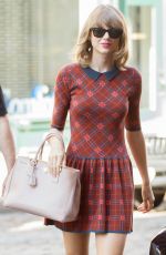 TAYLOR SWIFT Out in New York 1408