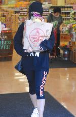 VANESSA HUDGENS Shopping Grocery at Trader Joe
