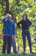 ANNE HATHAWAY on the Set of The Intern in New York 1809