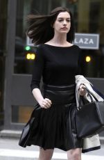 ANNE HATHAWAY on the Set of The Intern in New York 1909