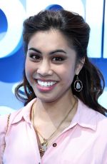 ASHLEY ARGOTA af Dolphin Tale 2 Premiere in Los Angeles