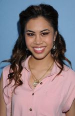 ASHLEY ARGOTA af Dolphin Tale 2 Premiere in Los Angeles