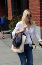 DAKOTA FANNING Out and About in New York 0809