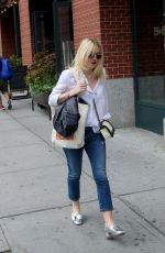 DAKOTA FANNING Out and About in New York 0809