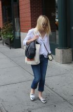 DAKOTA FANNING Out and About in New York 0809