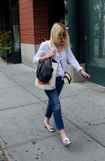 DAKOTA FANNING Out and About in New York 0809
