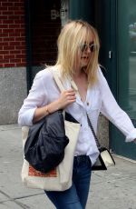 DAKOTA FANNING Out and About in New York 0809