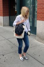 DAKOTA FANNING Out and About in New York 0809