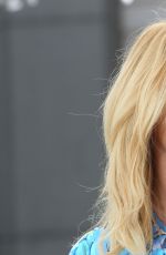 ELIZABETH BANKS on the Set of Extra in Los Angeles