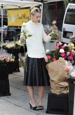 JAIME KING Shopping at Farmer