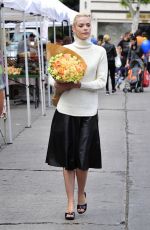 JAIME KING Shopping at Farmer