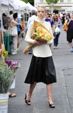 JAIME KING Shopping at Farmer