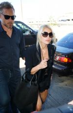 JESSICA SIMPSON Arrives at Los Angeles international Airport 2909