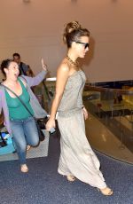 KATE BECKINSALE Arrives at LAX Airport in Los Angeles 2109