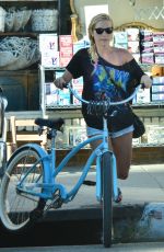 KESHA Out at Abbot Kinney Boulevard in Venice