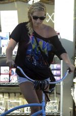 KESHA Out at Abbot Kinney Boulevard in Venice