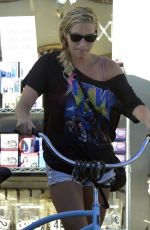 KESHA Out at Abbot Kinney Boulevard in Venice