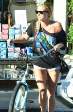 KESHA Out at Abbot Kinney Boulevard in Venice