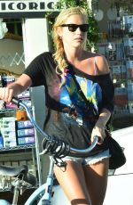 KESHA Out at Abbot Kinney Boulevard in Venice