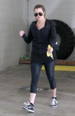 KHLOE KARDASHIAN Arrives at a Gym in Los Angeles 2409