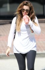 KHLOE KARDASHIAN Leaves Earthbar in Los Angeles