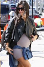 KOURTNEY and KHLOE KARDASHIAN Out for Lunch at Joan