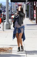 KOURTNEY and KHLOE KARDASHIAN Out for Lunch at Joan