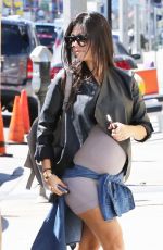 KOURTNEY and KHLOE KARDASHIAN Out for Lunch at Joan