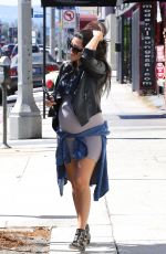 KOURTNEY and KHLOE KARDASHIAN Out for Lunch at Joan