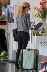 KRISTIN CAVALLARI at Los Angeles International Airport