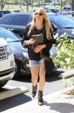 LEANN RIMES Arrives at Dentist Office in Calabasas
