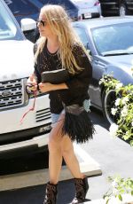LEANN RIMES Arrives at Dentist Office in Calabasas