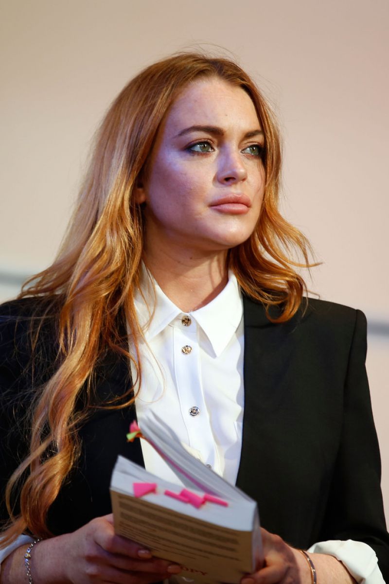 LINDSAY LOHAN - Speed the Plow Photocall in London LINDSAY LOHAN - Speed the Plow Photocall in London