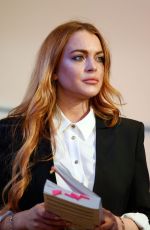 LINDSAY LOHAN - Speed the Plow Photocall in London