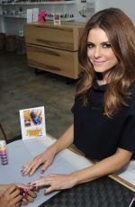 MARIA MENOUNOS at Manicure at Enamel Diction in Los Angeles