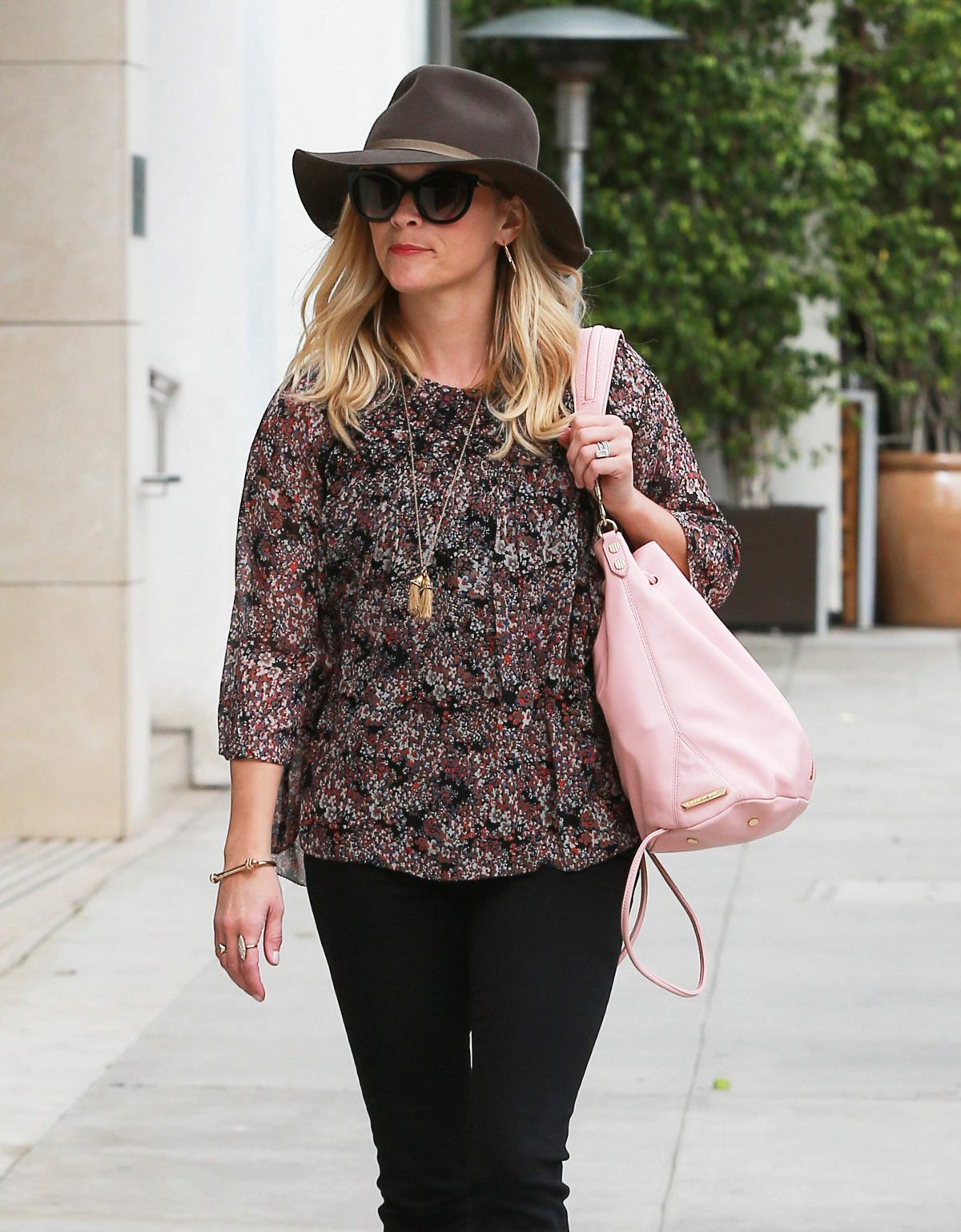 REESE WITHERSPOON Arrives at Rossano Ferretti Hairspa in Beverly Hills REESE WITHERSPOON Arrives at Rossano Ferretti Hairspa in Beverly Hills