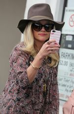 REESE WITHERSPOON Arrives at Rossano Ferretti Hairspa in Beverly Hills