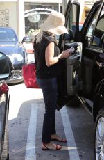 REESE WITHERSPOON Out and About in Beverly Hills 0209