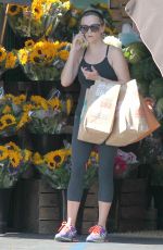 REESE WITHERSPOON Shopping at Whole Foods in Brentwood