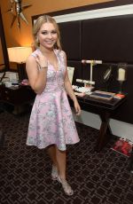 SAMMI HANRATTY at NYFW Fashion & Beauty Style Stop