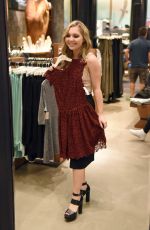 SAMMI HANRATTY Shopping at Aritzia Fifth Avenue in New York