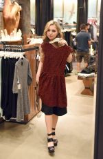 SAMMI HANRATTY Shopping at Aritzia Fifth Avenue in New York