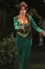 SOFIA VERGARA on the Set of Modern Family in Los Angeles