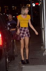 TAYLOR SWIFT Arrives at Her Home in New York