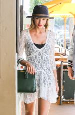 TAYLOR SWIFT Arrives at Honor Bar in Beverly Hills