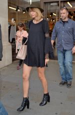 TAYLOR SWIFT Out and About in London
