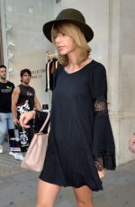 TAYLOR SWIFT Out and About in London