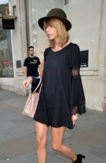 TAYLOR SWIFT Out and About in London