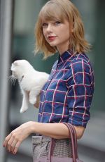 TAYLOR SWIFT Out and About in New York 2509